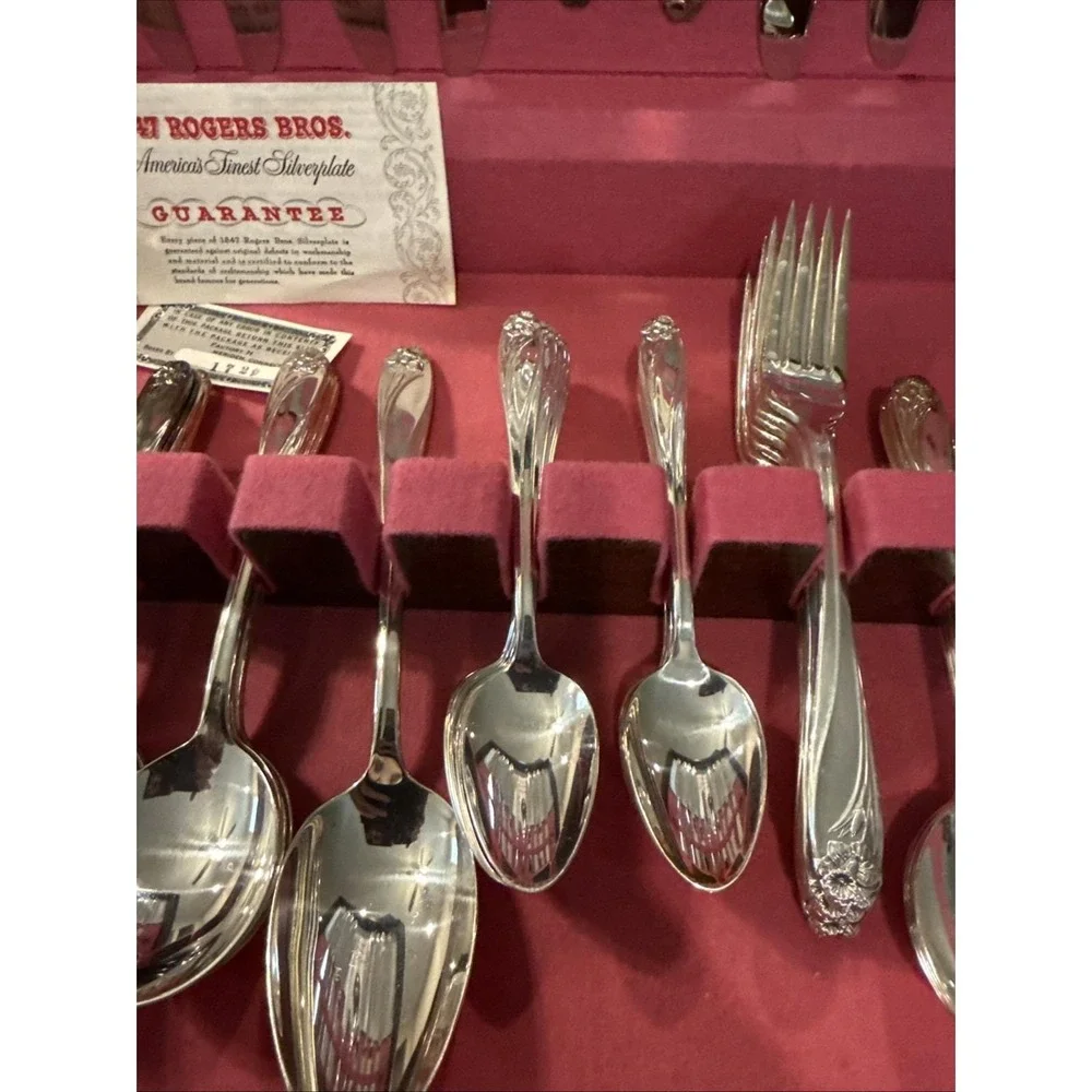 1847 Rogers Bros Silverplate Daffodil Wood Chest 52 Pieces Set 1950S #2